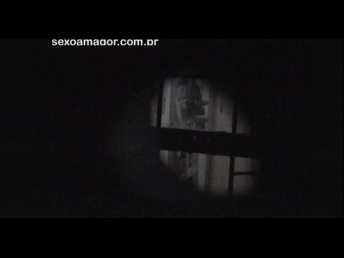 ❤️ Блонди е тајно снимена од воајер од соседството скриен зад шупливи тули Порно кај нас ❌❤